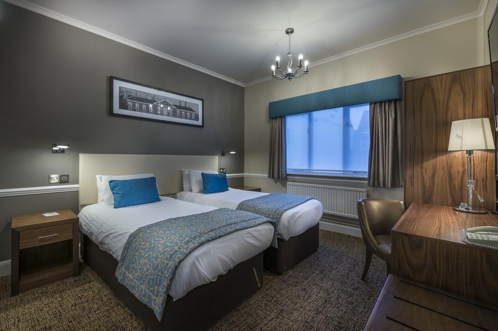 The Three Swans Hotel, Market Harborough, Leicestershire Экстерьер фото