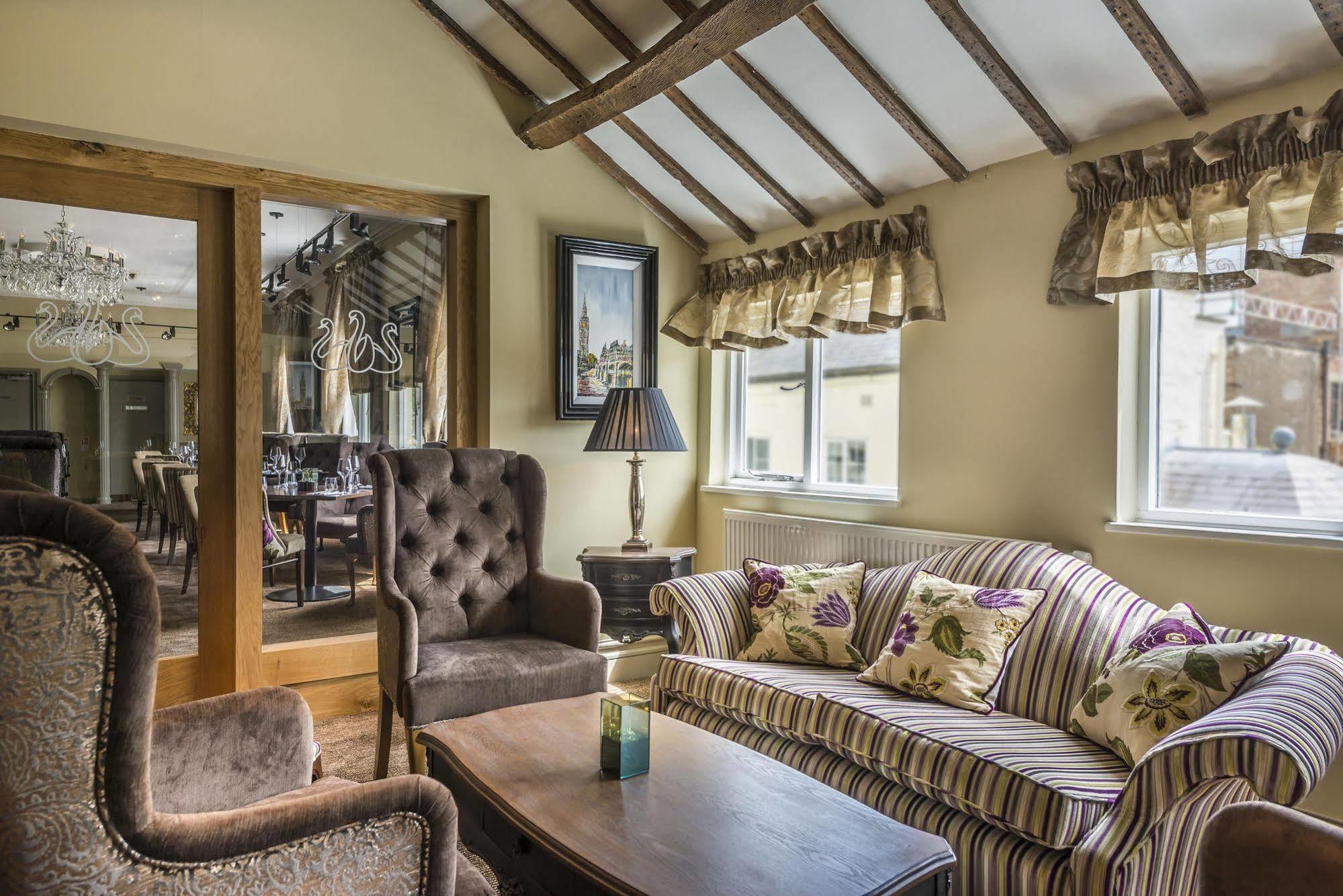 The Three Swans Hotel, Market Harborough, Leicestershire Экстерьер фото