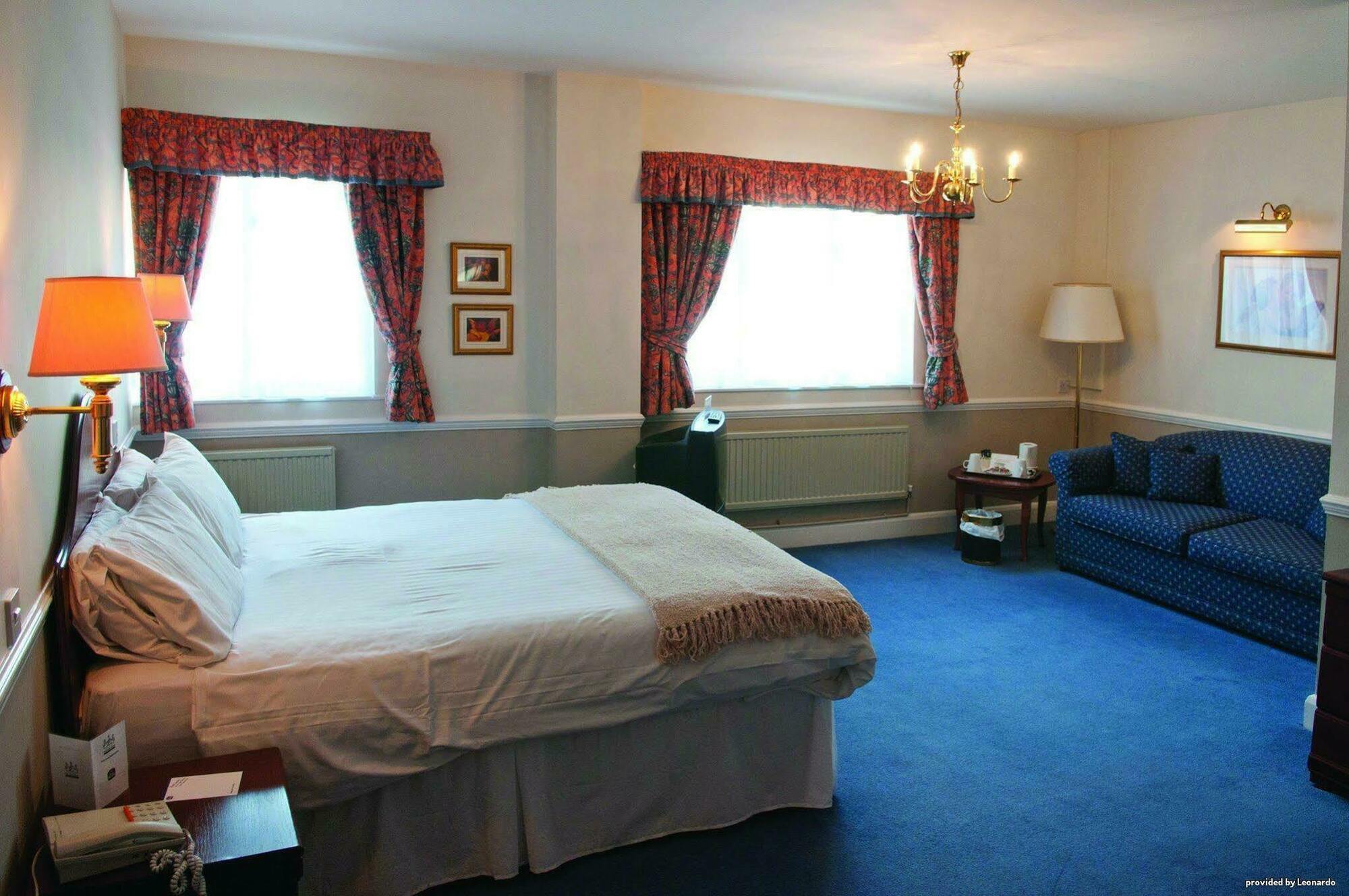The Three Swans Hotel, Market Harborough, Leicestershire Номер фото